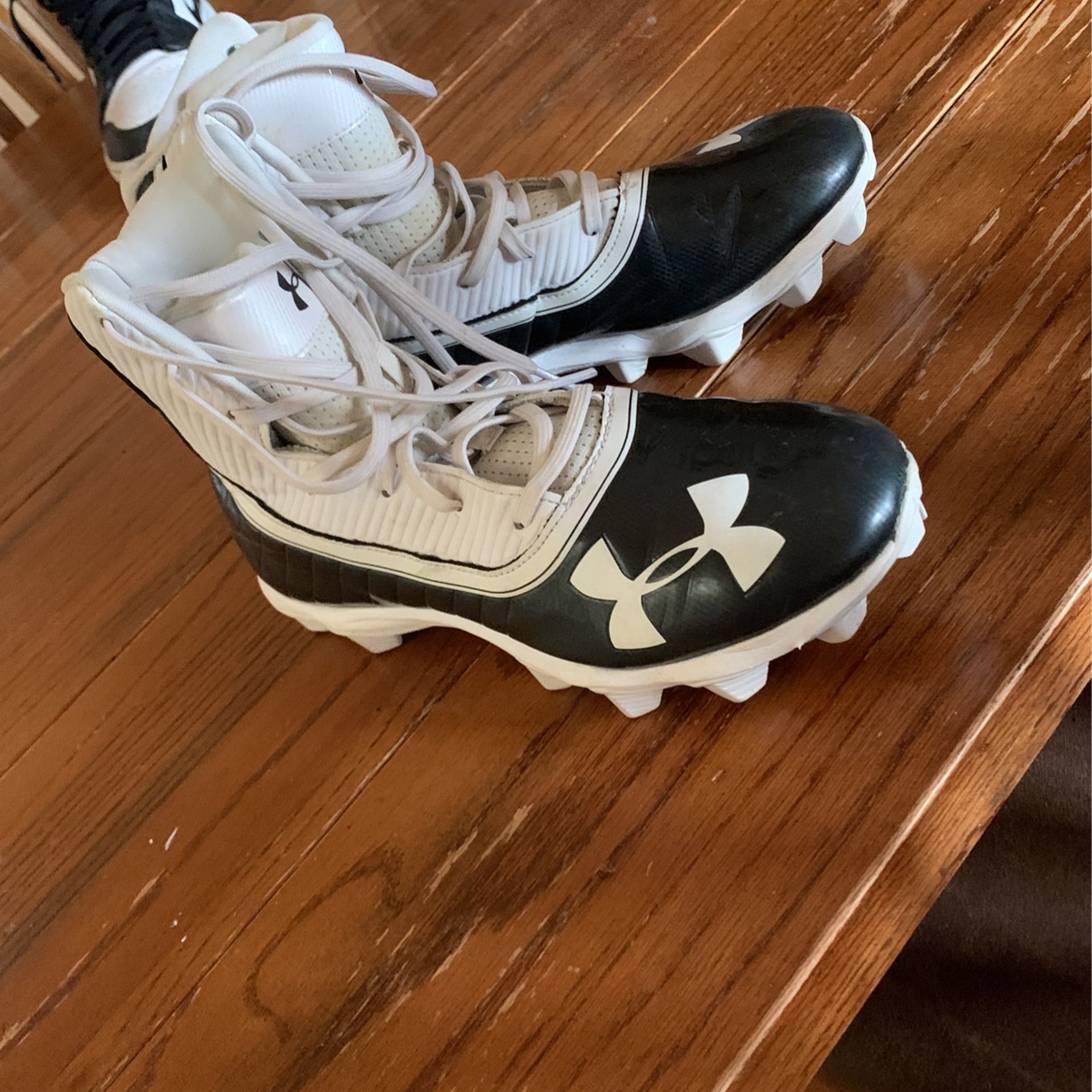 Under Armor Football Cleats Size 6.5
