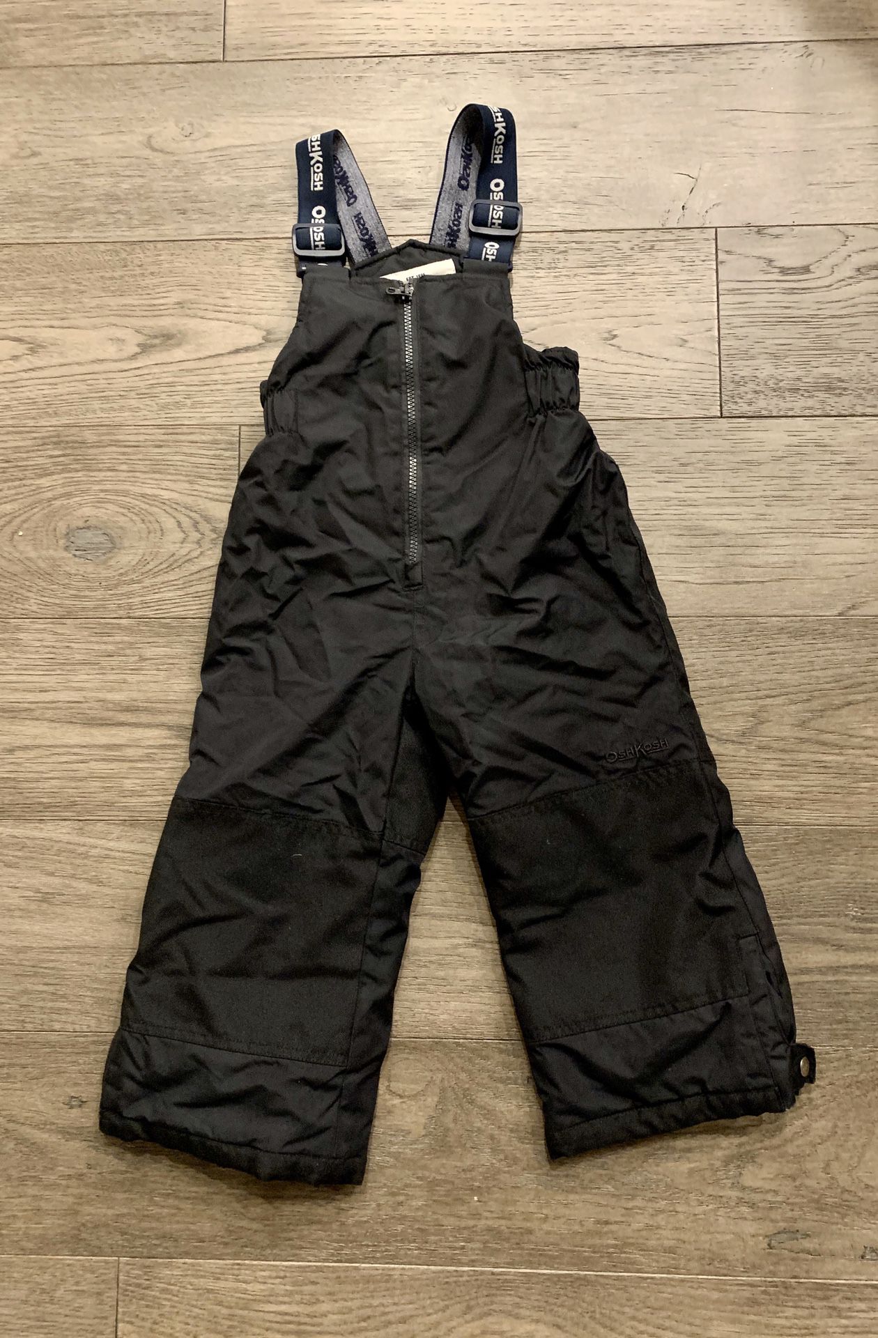 OshKosh snow pants / snow bib - size 4T for Sale in Redmond, WA - OfferUp