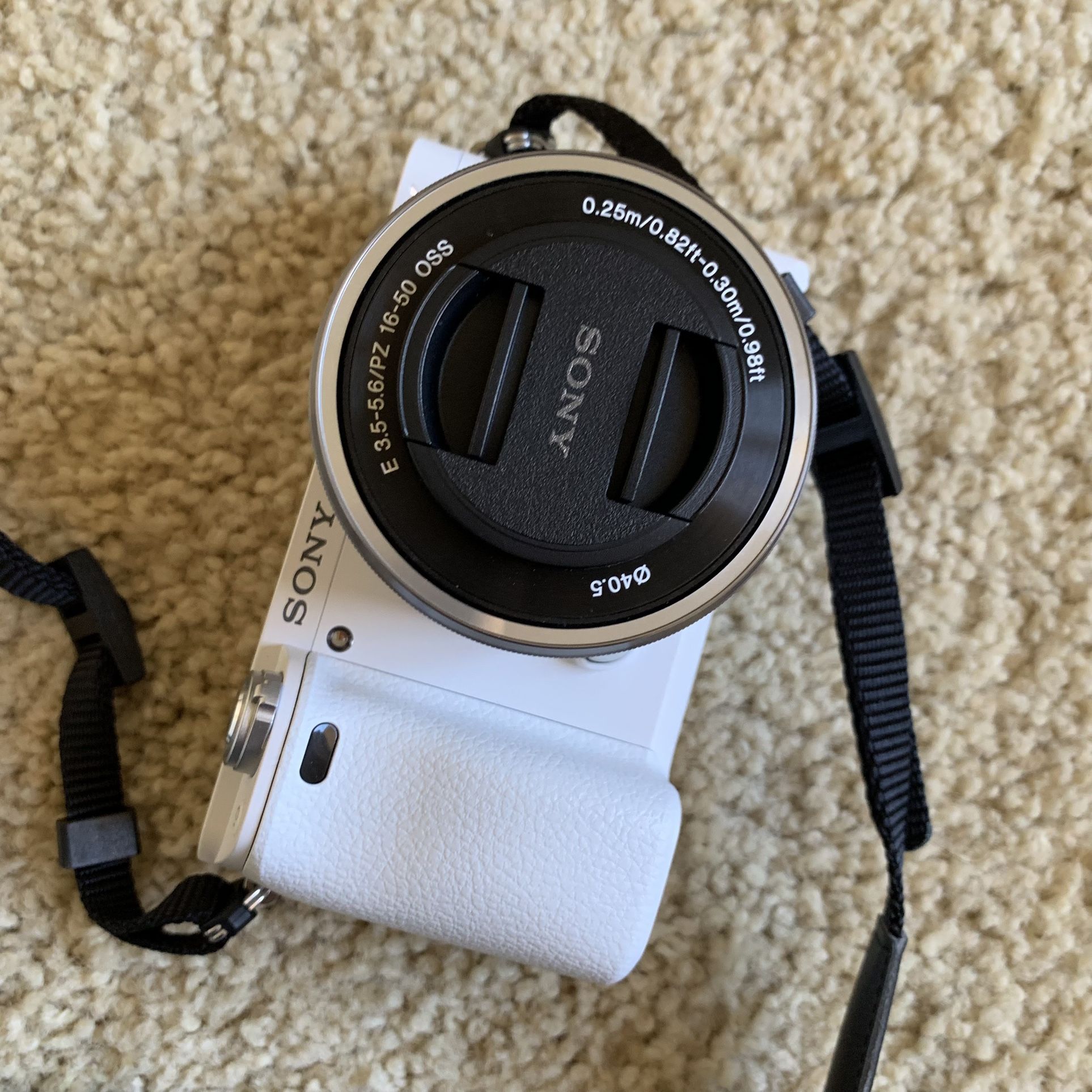 Sony a6000 (White, Excellent Condition, Tested) for Sale in San Diego