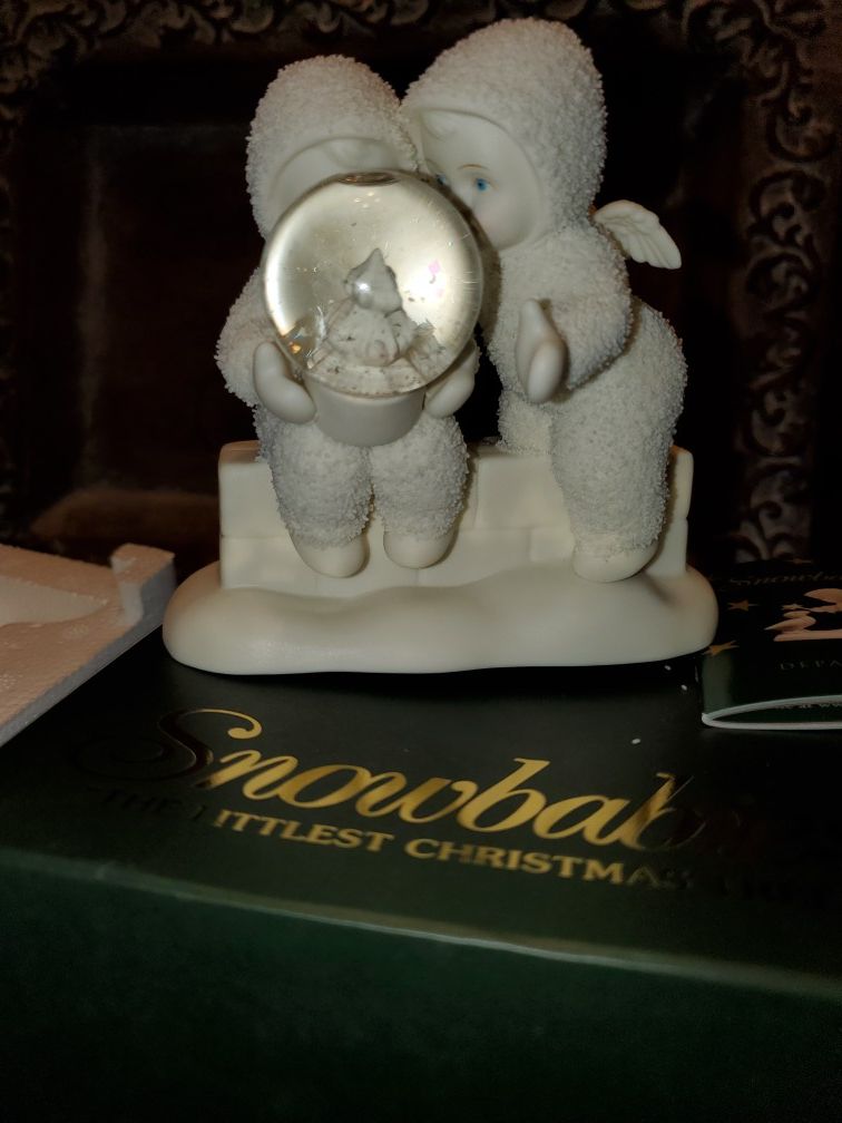 Figura de porcelana de snowbabies nueva en su caja mide 4.5 de alto