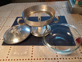  BEAUTIFUL  Chaffing Dish  WITH A  PYREX Glass  DISH  inside 9,5 INCHES TALL  Thumbnail