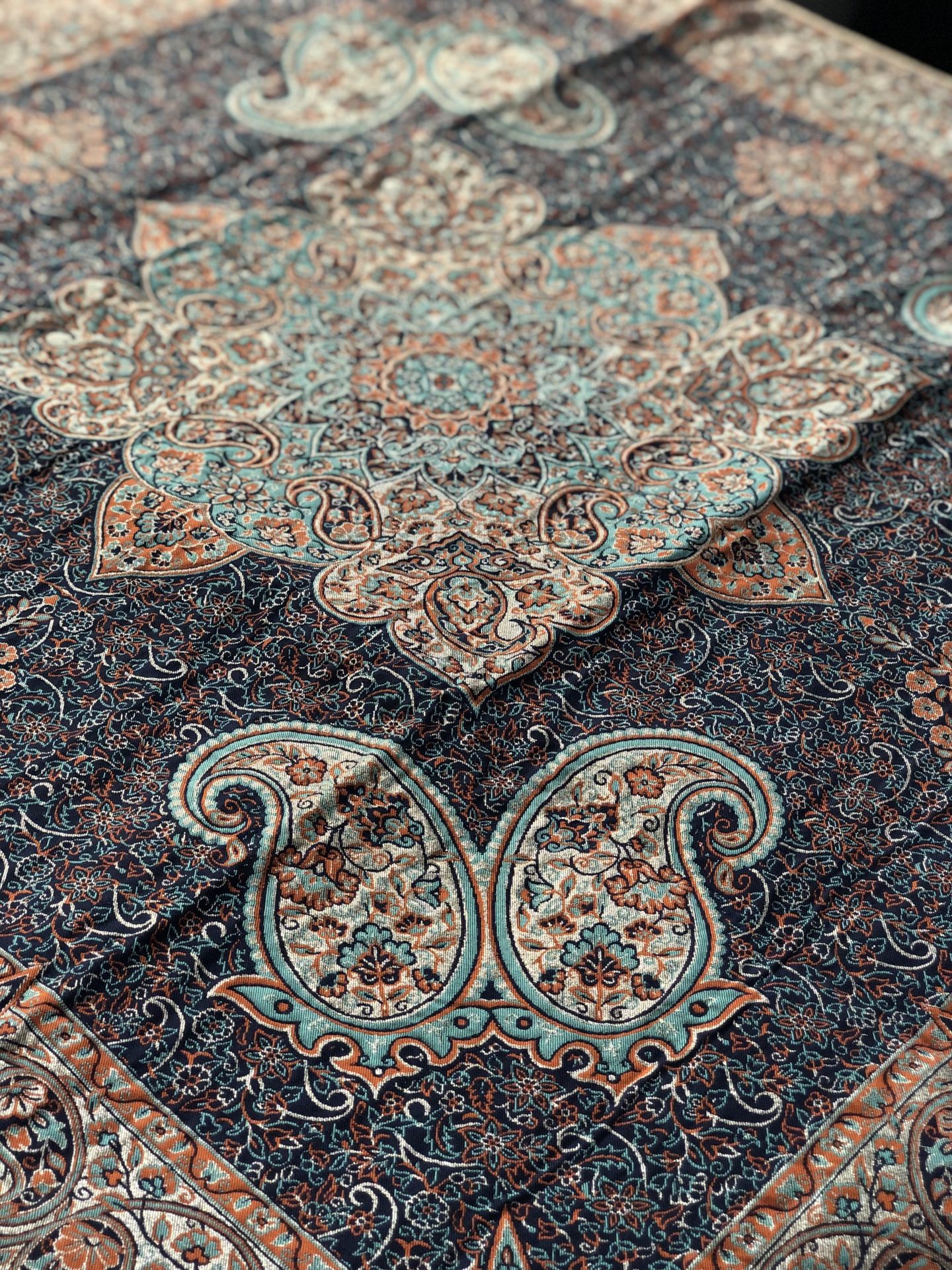 Elegant table cover with details
