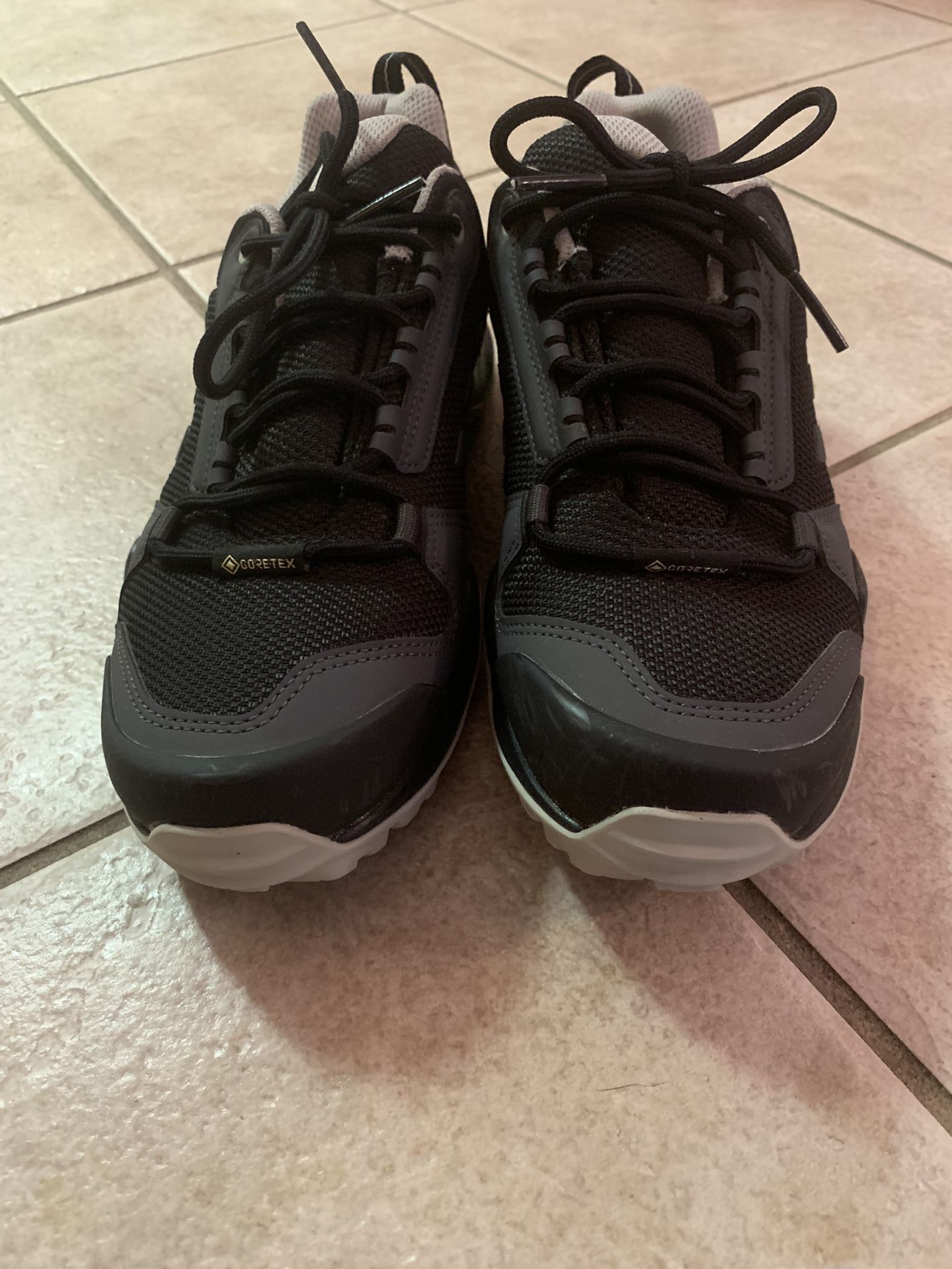 Adidas Terrex Womens AX3 GTX Hiking Boots, size 8.5