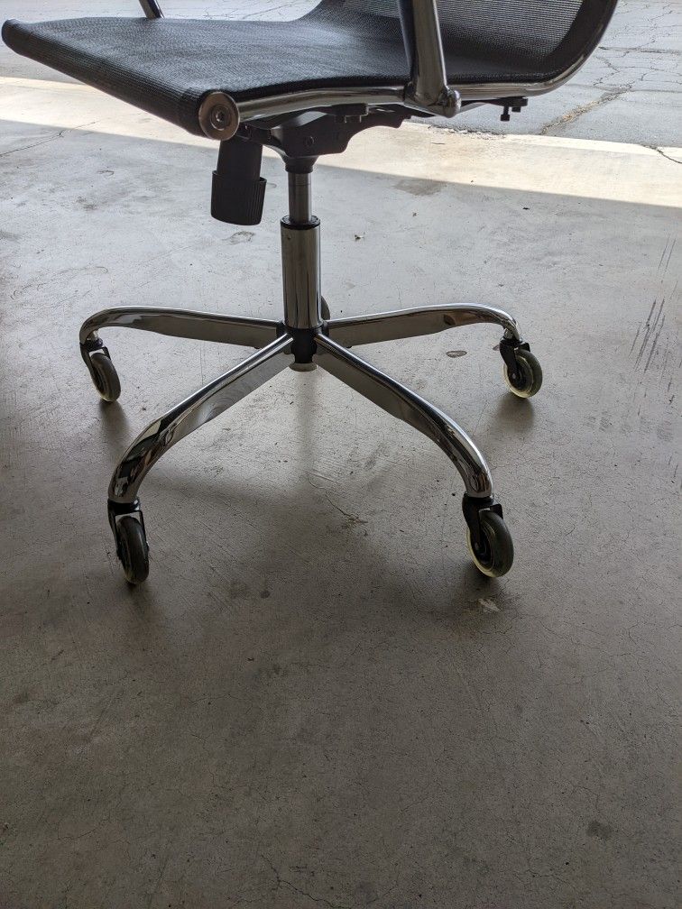 Computer Chair With Rollers