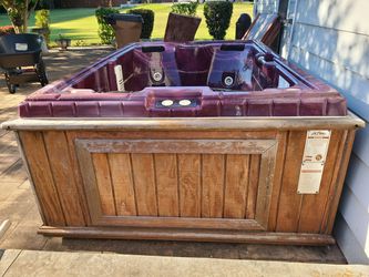 1992 LaSpa Hot Tub With Cover  Everything Works Except Heating Unit, Will take 700 or Best Offer (contact info removed) Thumbnail