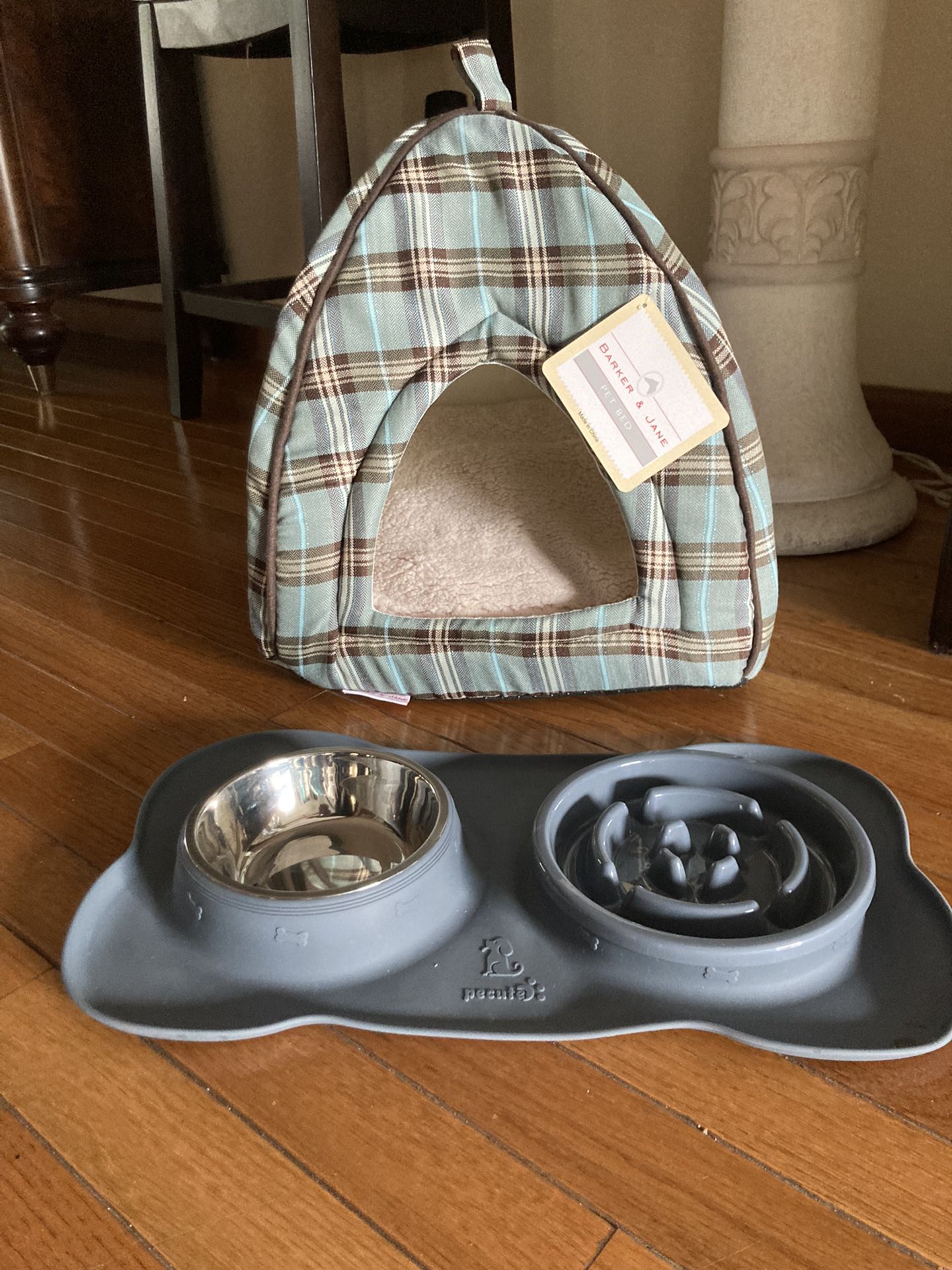 Dog Pillow House (new) & Dog Bowl Set (new)