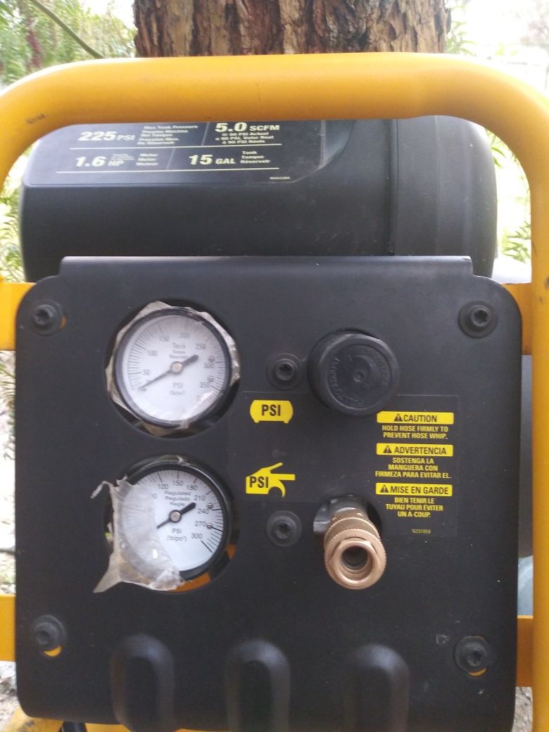 Brand New DEWALT D55168 225 PSI 15 Gallon 120-Volt Electric ,Wheeled, Portable Continuous Workshop Compressor