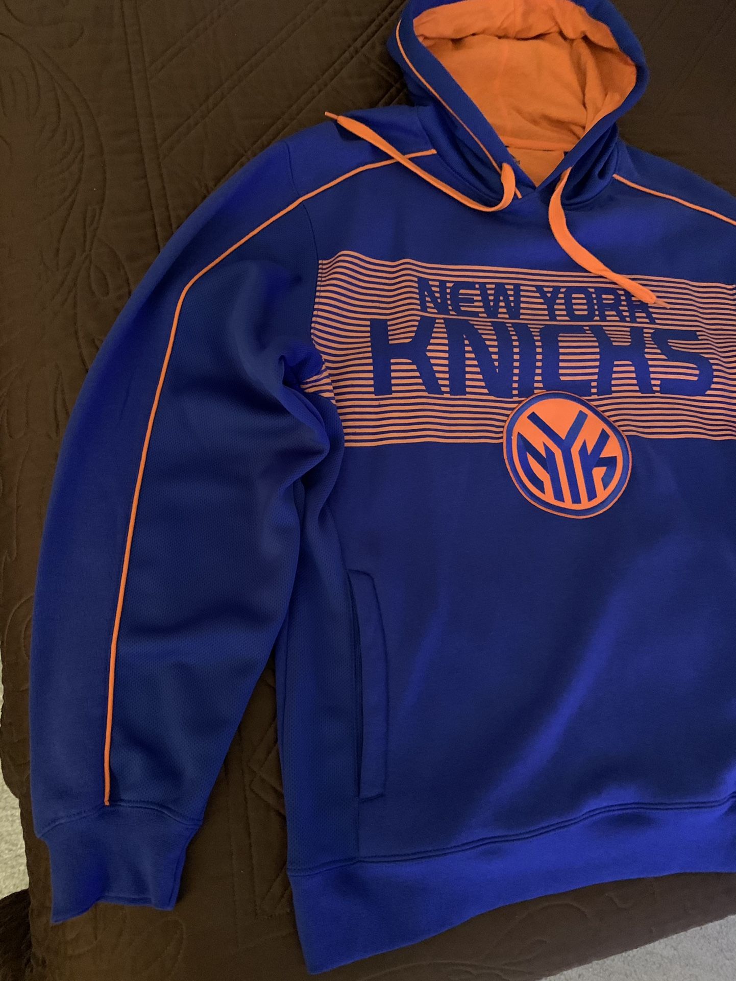 NY KNICKS HOODIE (Large)