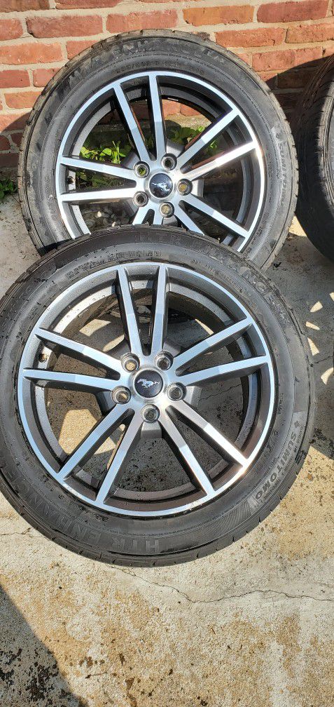 Mustang 235/50R18 Sumitomo Tires HTR Enhance LX2 Tires + Rims 