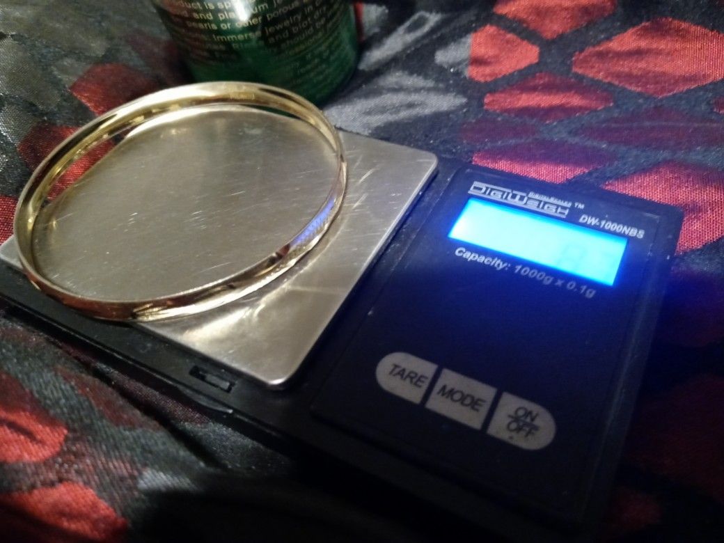 14k Gold Single Bangle..Flawless Condition..200$obo