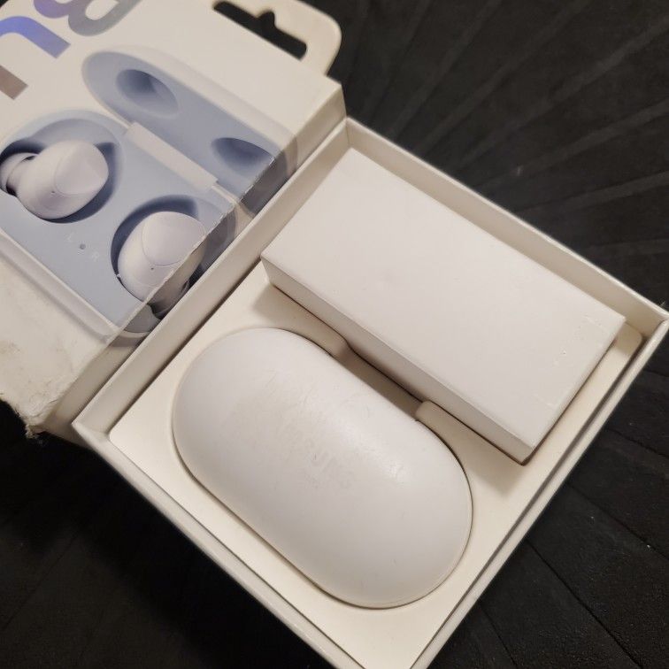 SAMSUNG GALAXY BUDS w NEW Cable