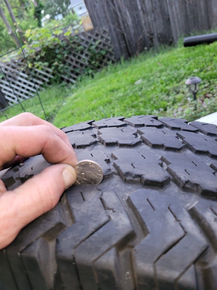 2 Radial A/T stampede 33x12.50 R15LT
