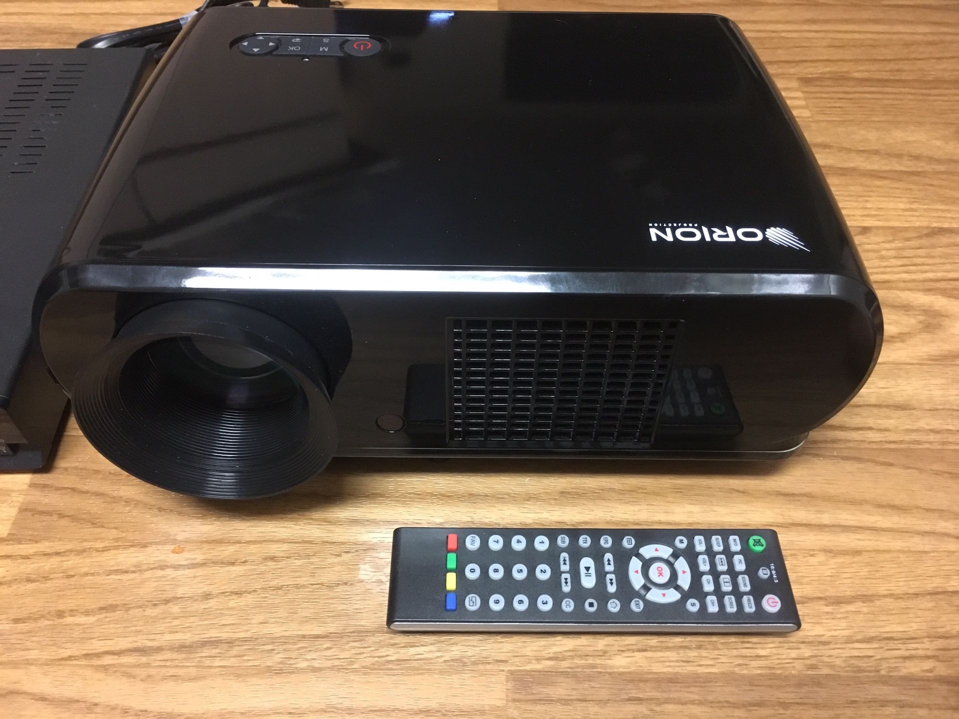 Orion R400 LED/4K/HDMI/3D Projector W/ Sony DVD Player and Kamron Audio