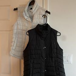 2 Medium Women’s Vests - From Gap Thumbnail