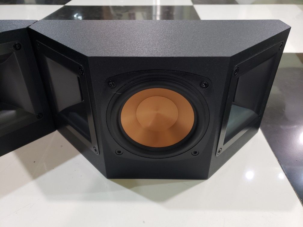 Klipsch RS 41 II 400 Watts Peak (Pair) Bookshelf or wall speakers like new, perfect working, amazing