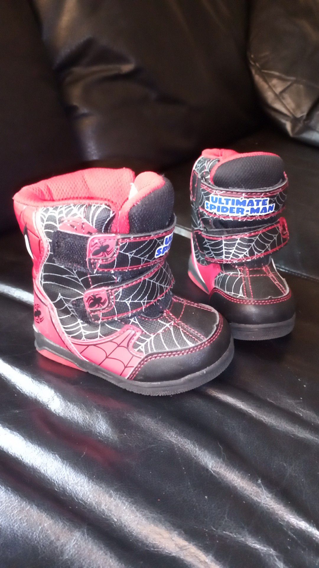 Spider-Man rain boots / snow boots size 5 toddler or infant in great condition made by marvel