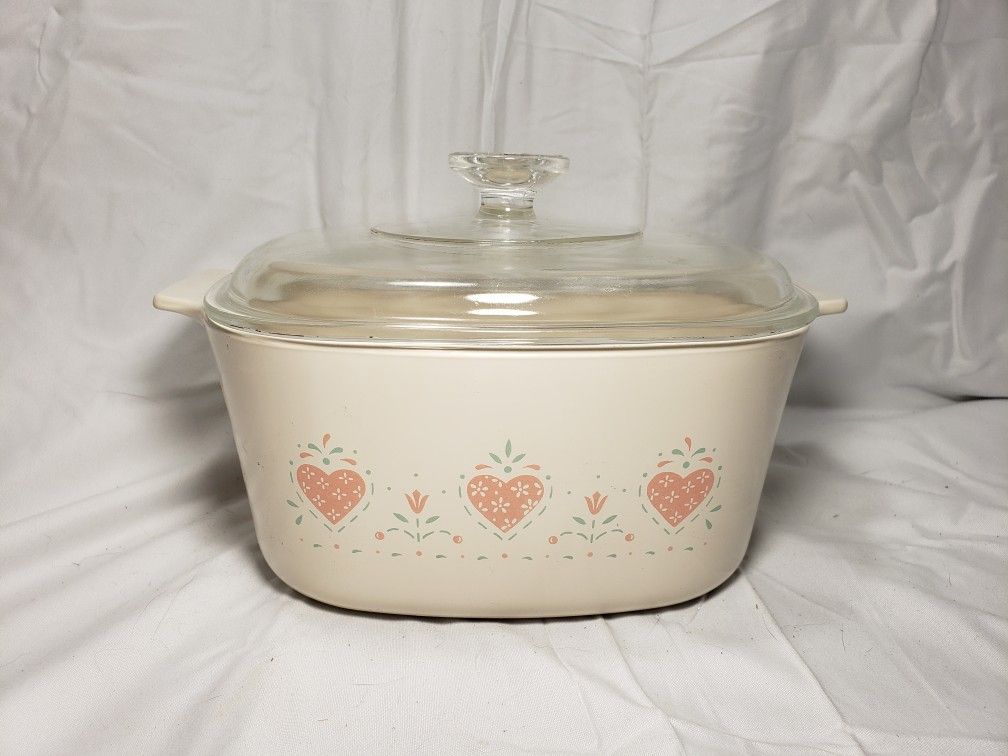 CORNING WARE A-3-B CASSEROLE DISH / PYREX LID Forever Your 3 liters. Good condition and smoke free home.