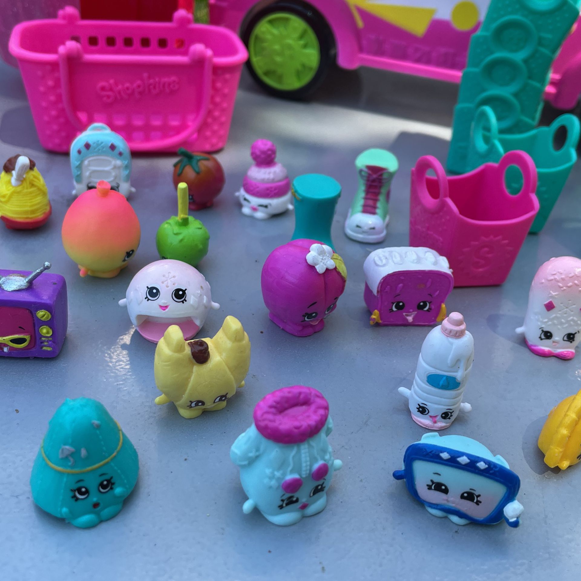 ***SHOPKINS*** Miniatures collectibles Sold As Set