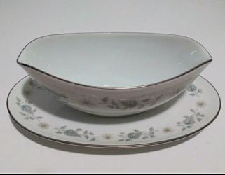 Gravy Boat with Attached UnderplateWellesleyby NORITAKE Thumbnail