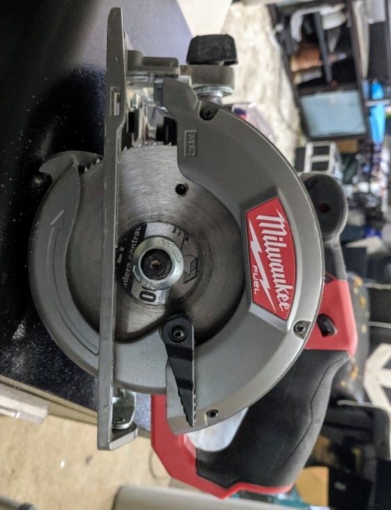 12v Milwaukee FUEL Circular Saw