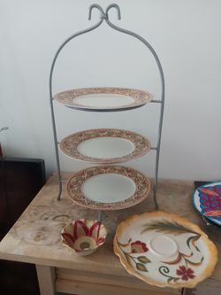 3 Tier Metal  Treat Rack With 3 Plates Plus They Extra Top Plate With Salsa Bowl Thumbnail
