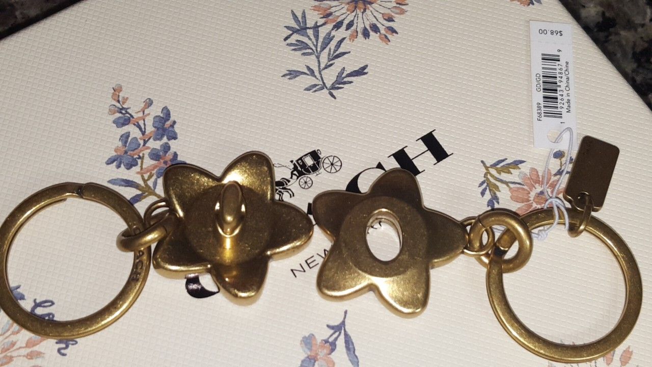 COACH Valet Keychain Handbag Turnlock WildFlower Charm NWT