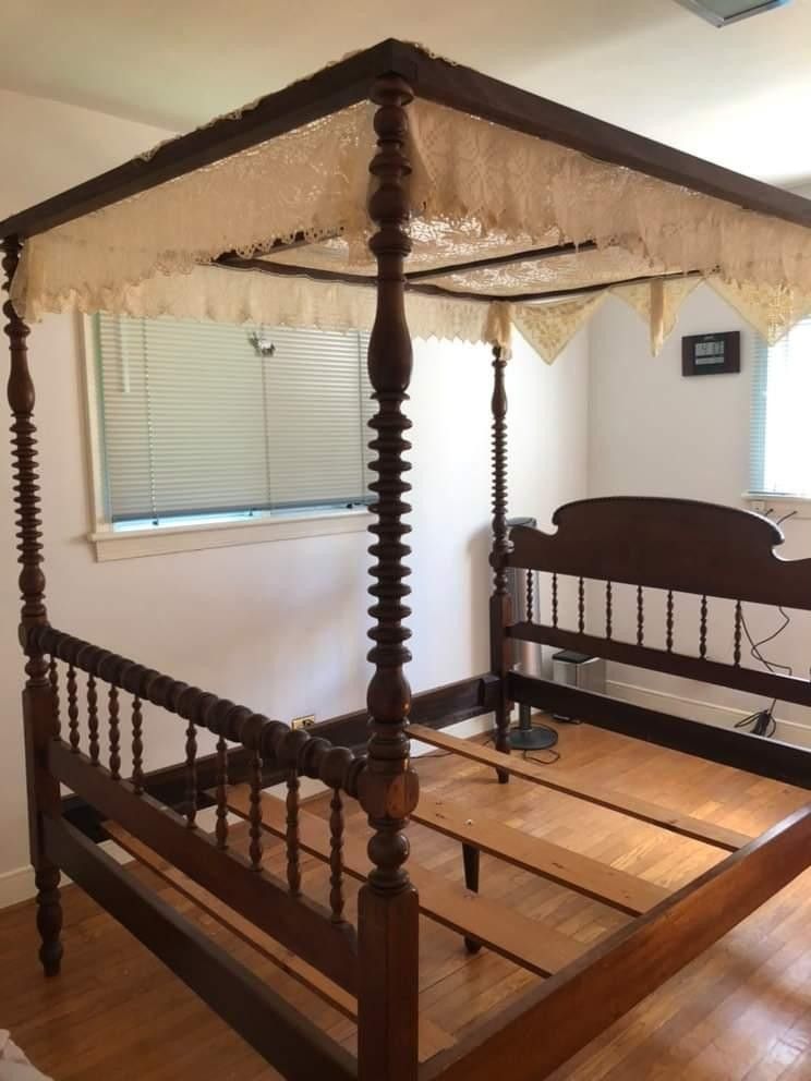 Must Sell! Beautiful Original Jenny Lind Canopy Bed| Make Offer!|