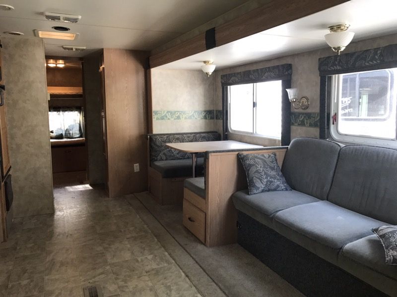 2007 Pioneer Travel Trailer 31ft W/SuperSlide