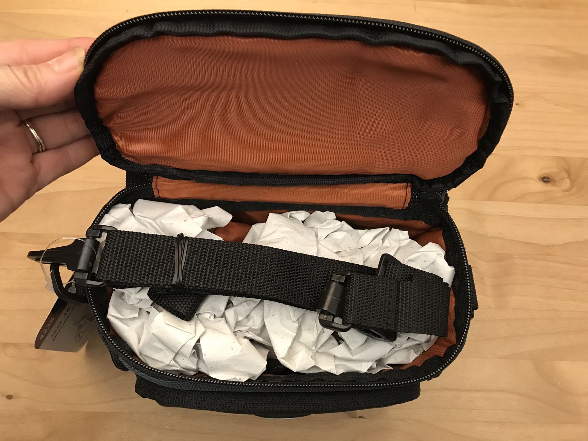 New In Package Tamrac Jazz 36 Mirrorless Compact DSLR Camera Bag
