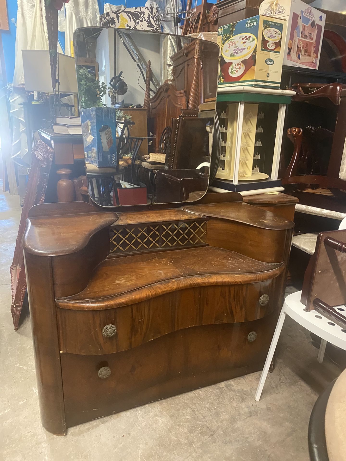 Antique Vanity (Fayettville Ga