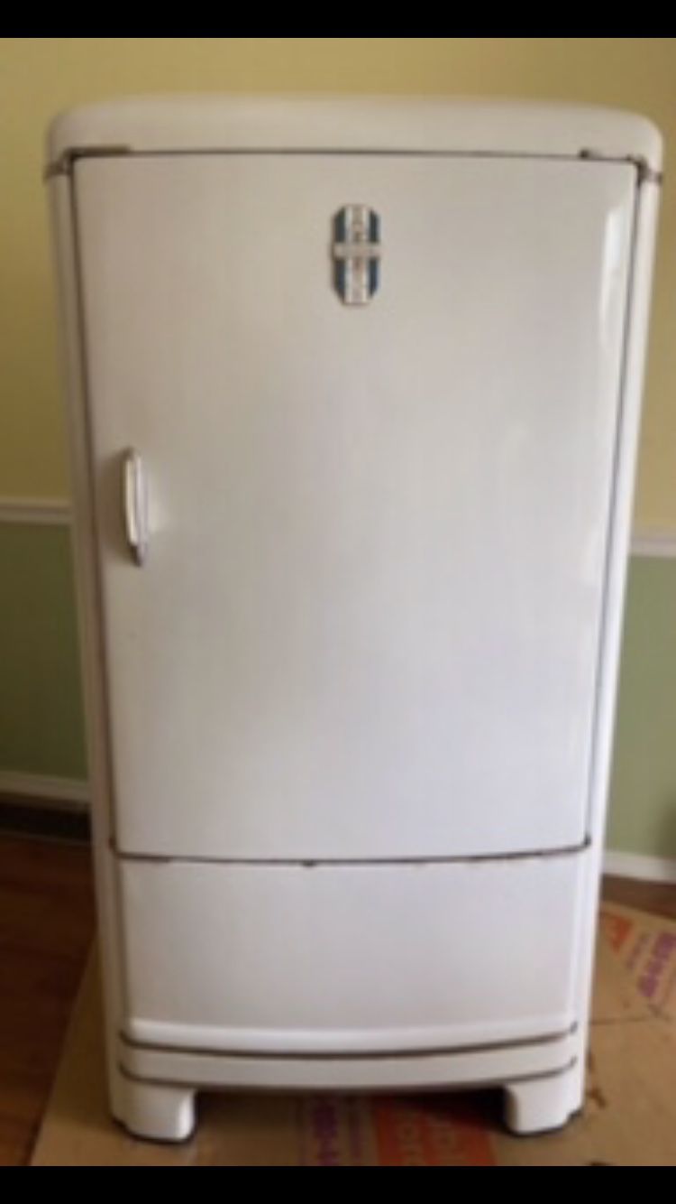 GM FRIGIDAIRE COLD WALL 6-39 Porcelain ICE BOX - Needs NEW POWER CORD. Dogtown 63139 Asking $300