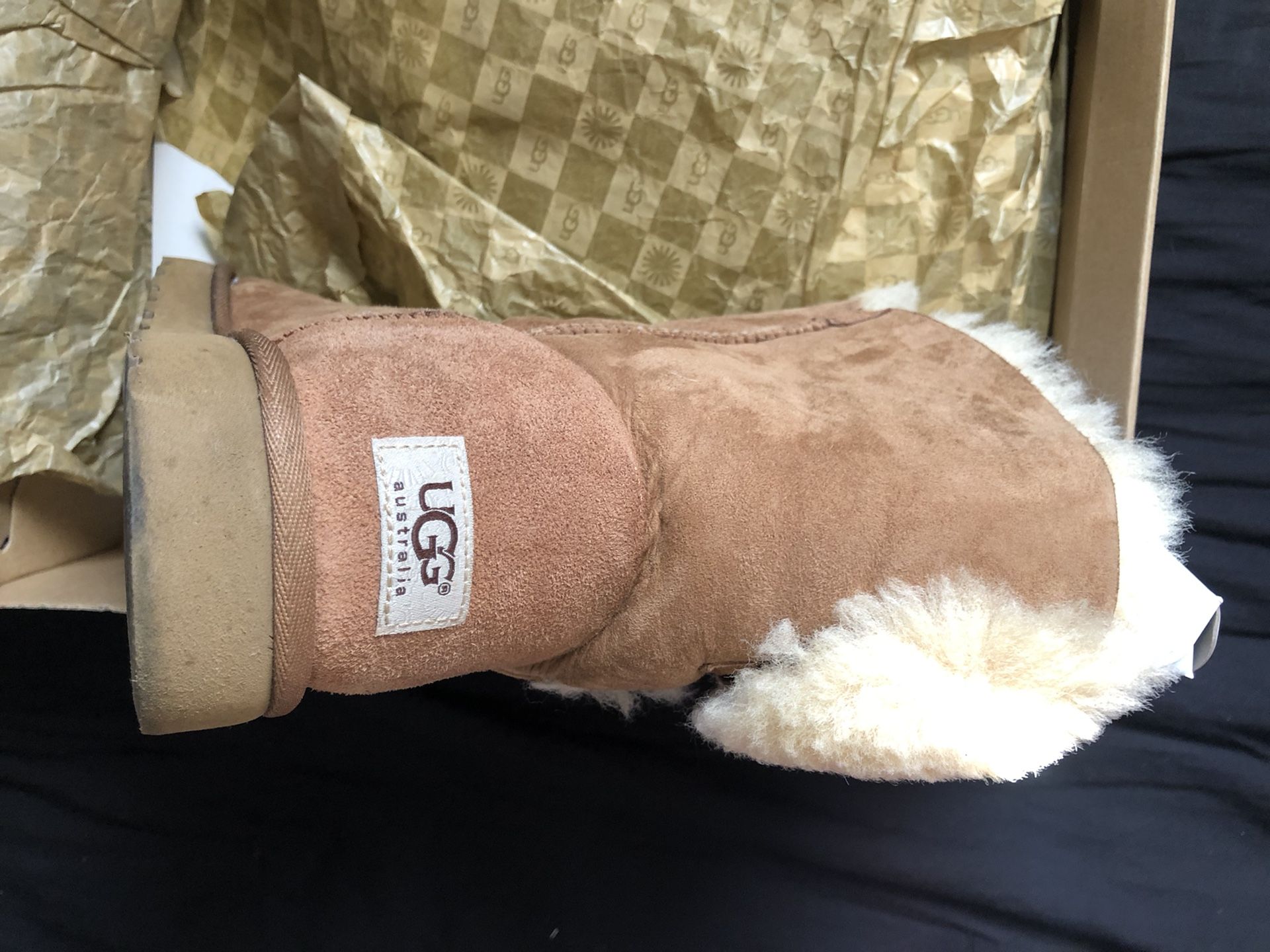 Ugg Boot With Side Button Size 11