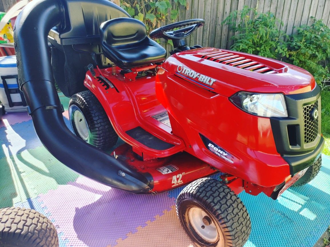 RIDING LAWNMOWER TROY-BILT YEAR 2012