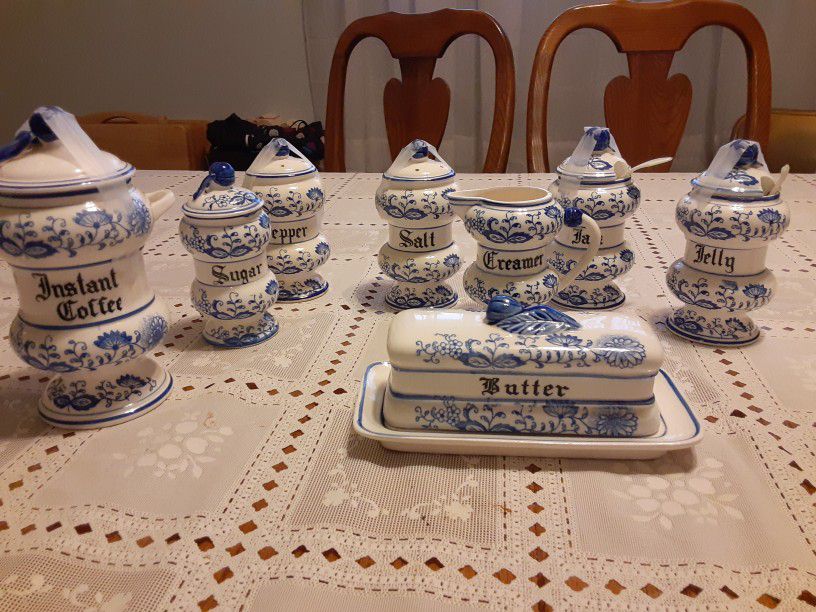  8 pieces  OF VINTAGE  Blue  ONION  COLLECTION  the  BUTTER  Dish IS  REALLY  HARD TO  find  RARE 