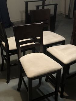 Ashley Furniture Bistro Expandable Table/4 Chairs Thumbnail