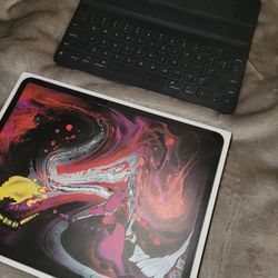 iPad Pro 12.9 inch 256GB 3rd Gen. W/ Apple Folio Keyboard Thumbnail