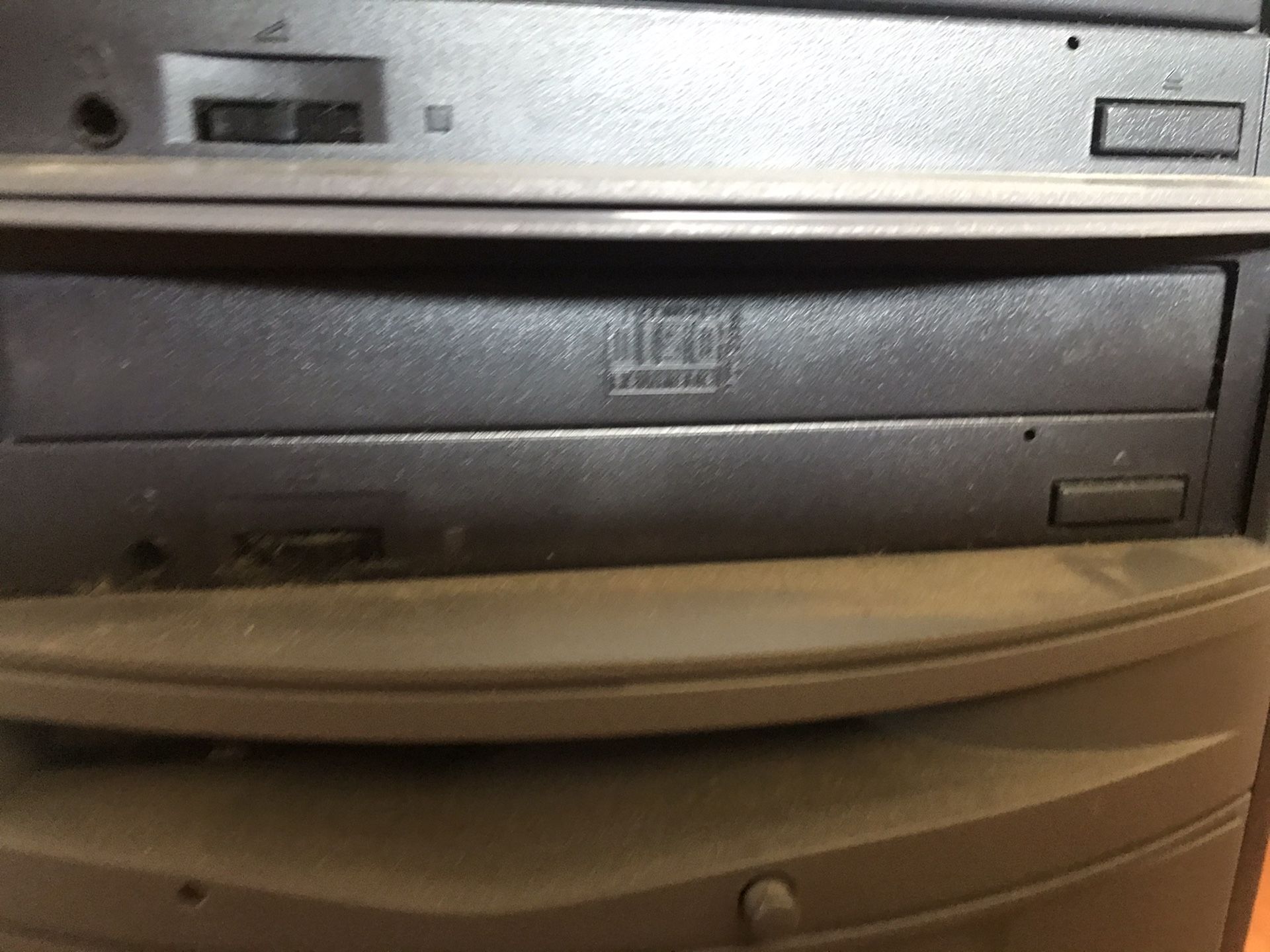 Dell Dimension 4500 desktop computer with keyboard, mouse, and speakers