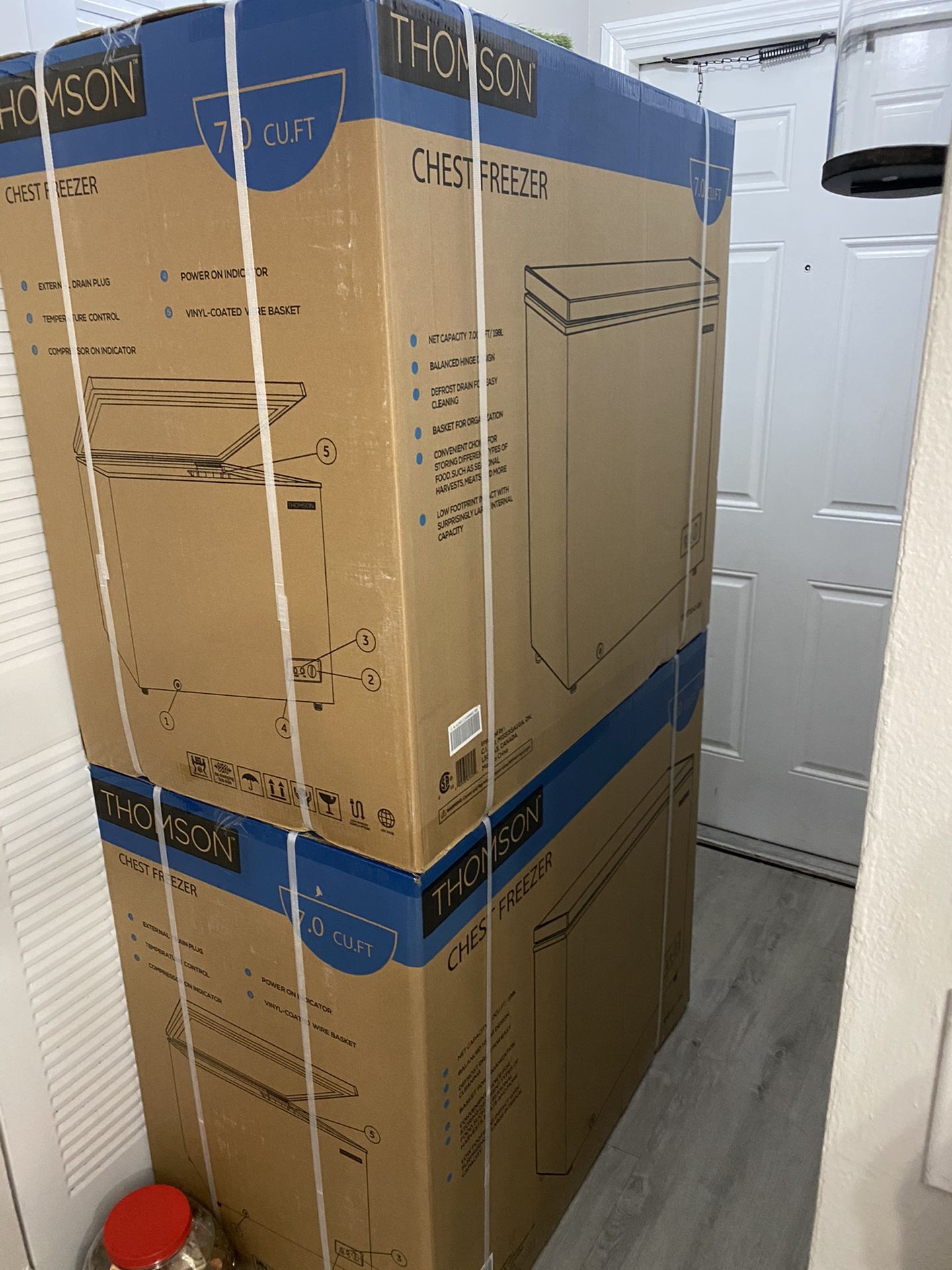 The Thomson Chest Freezer (7.0 cu. ft.) for Sale in Opalocka, FL OfferUp