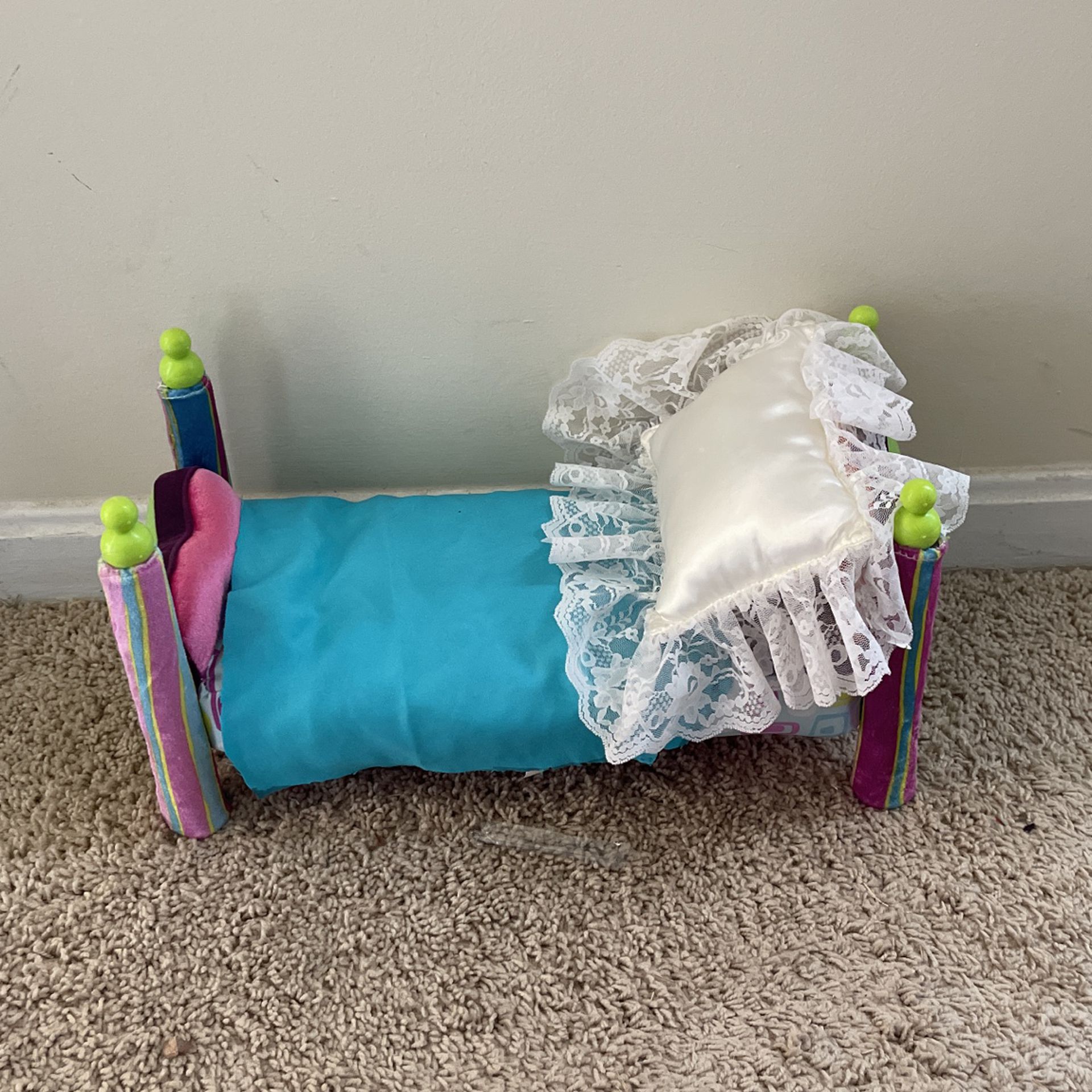 Doll bed With all accessories
