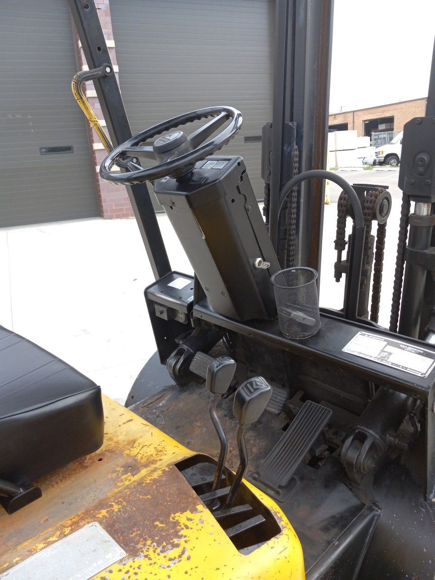 4000 LB. Pneumatic Low Hour Forklift 