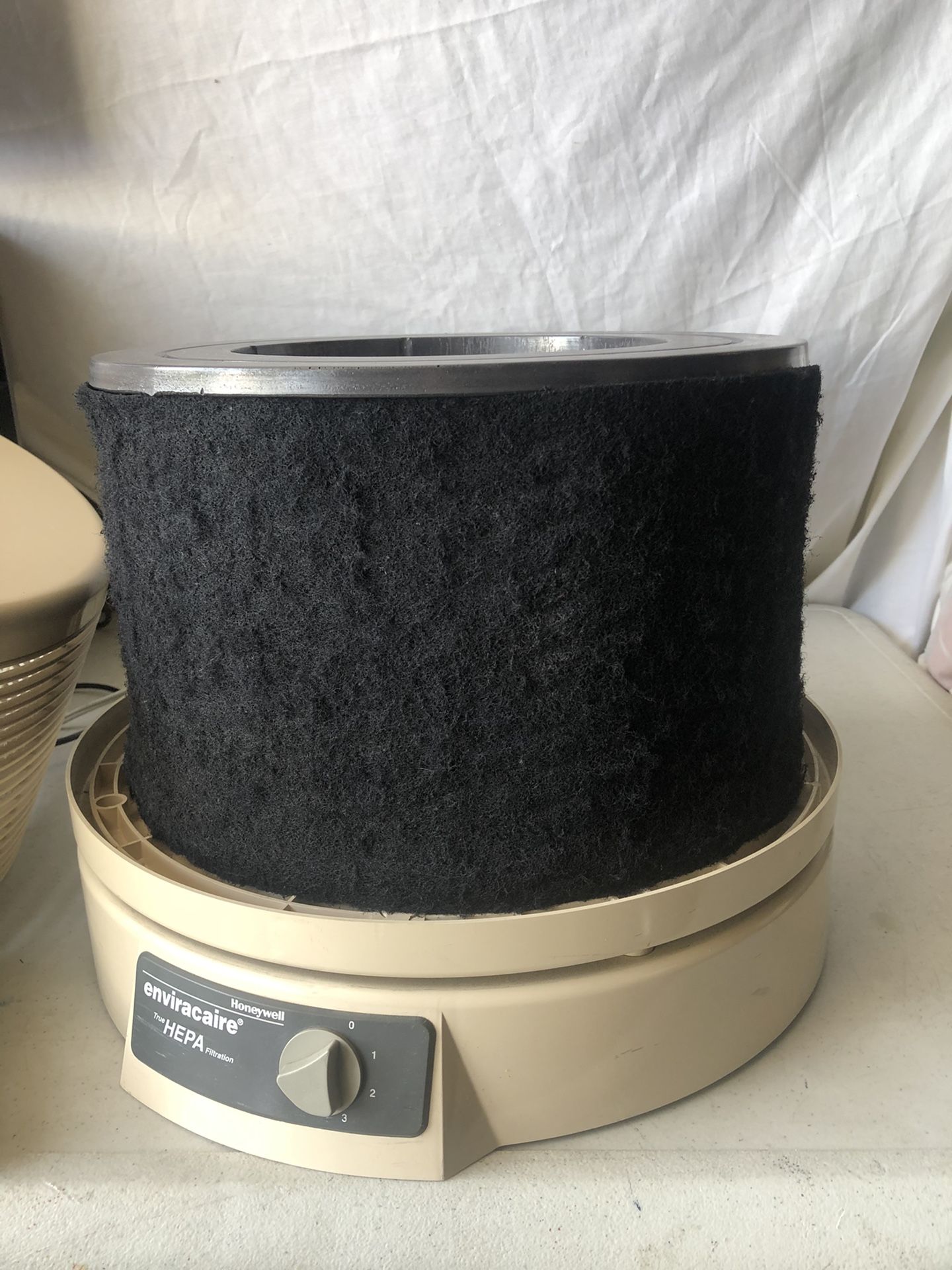 PRICE IS FIRM Honeywell 12520 HEPA Air Purifier COVERS 320 sq ft !!BRAND NEW FILTERS!! COMPLETELY CHANGES THE WHOLE AIR IN THE ROOM 6 times every hour