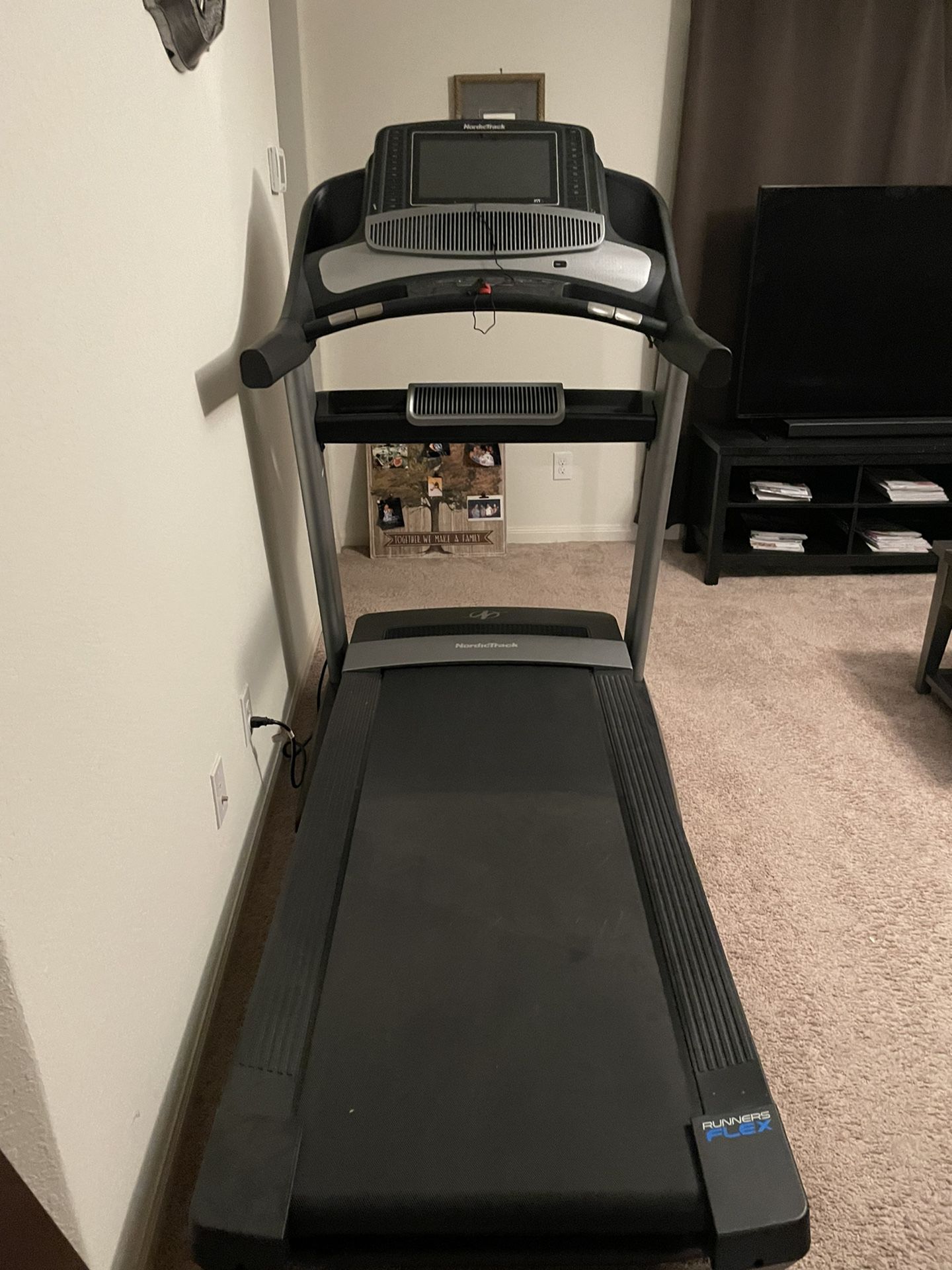  Nordictrack Treadmill  Black And Grey 