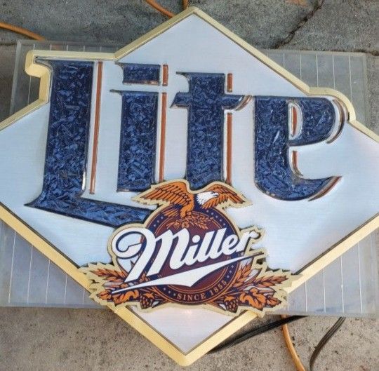 Miller Lite Beer Sign Light Up Vintage Pub Bar Decoration Draft Bud Coors