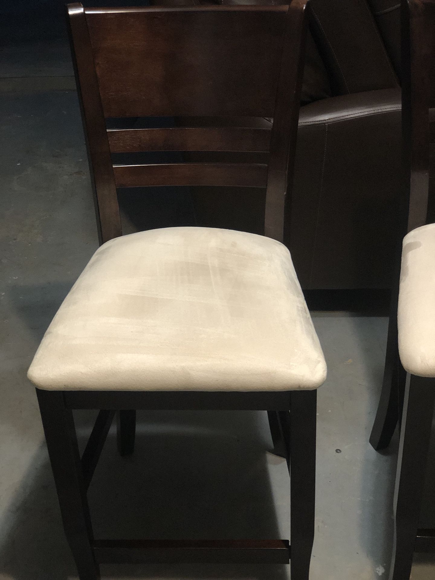 Ashley Furniture Bistro Expandable Table/4 Chairs