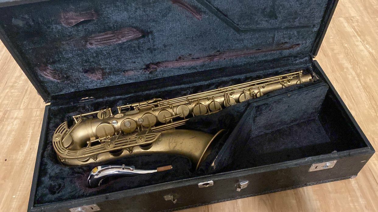 Yamaha Yts61 professional tenor saxophone.