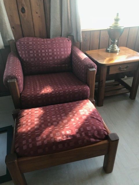 8 Piece Furniture Set That Is Real Mahogany Wood!! Built Great And Very Sturdy And Heavy!!