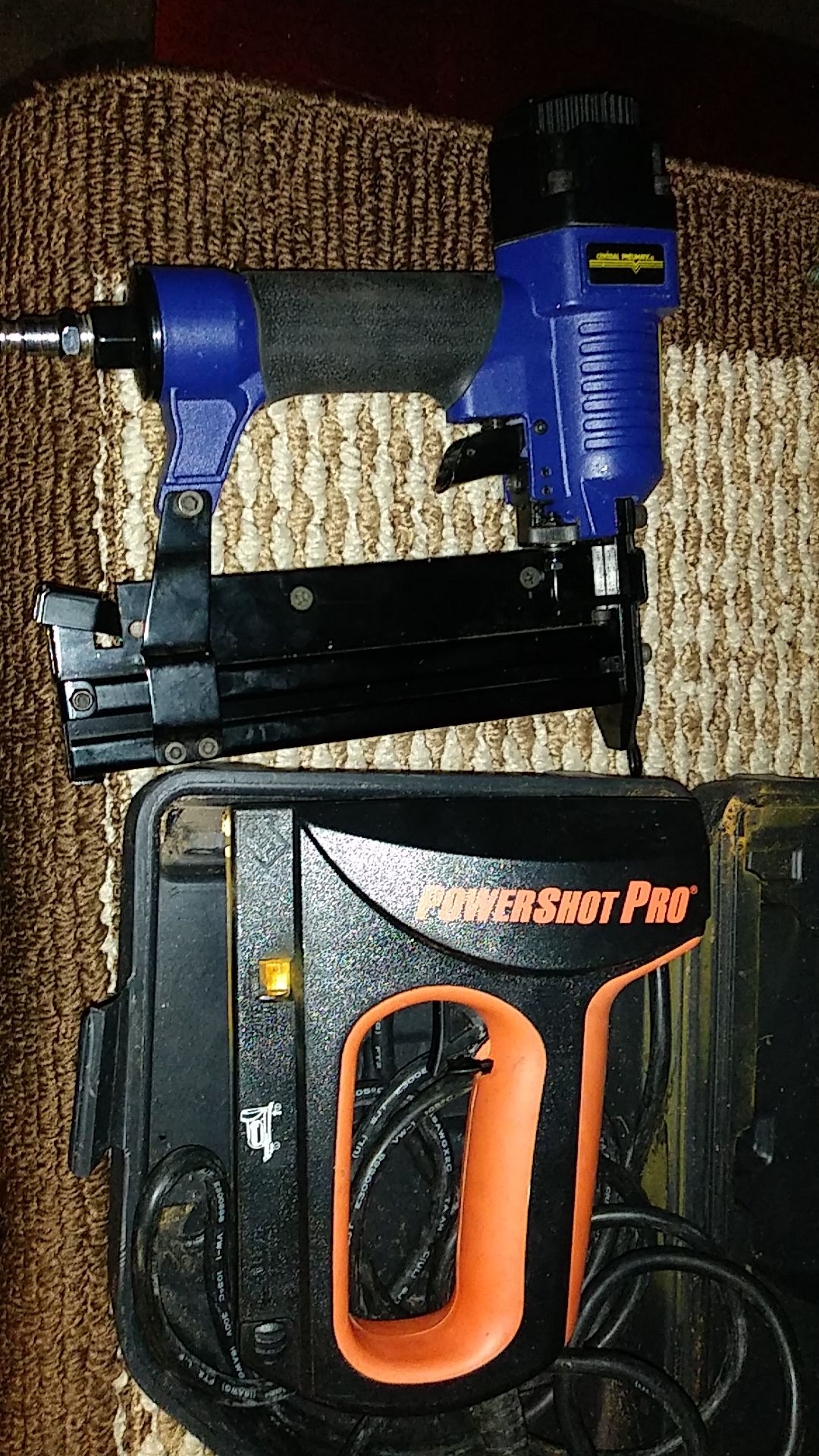 Staple and nail gun