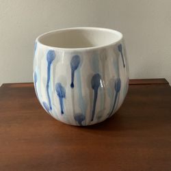 Beautiful Ceramic Pot Thumbnail
