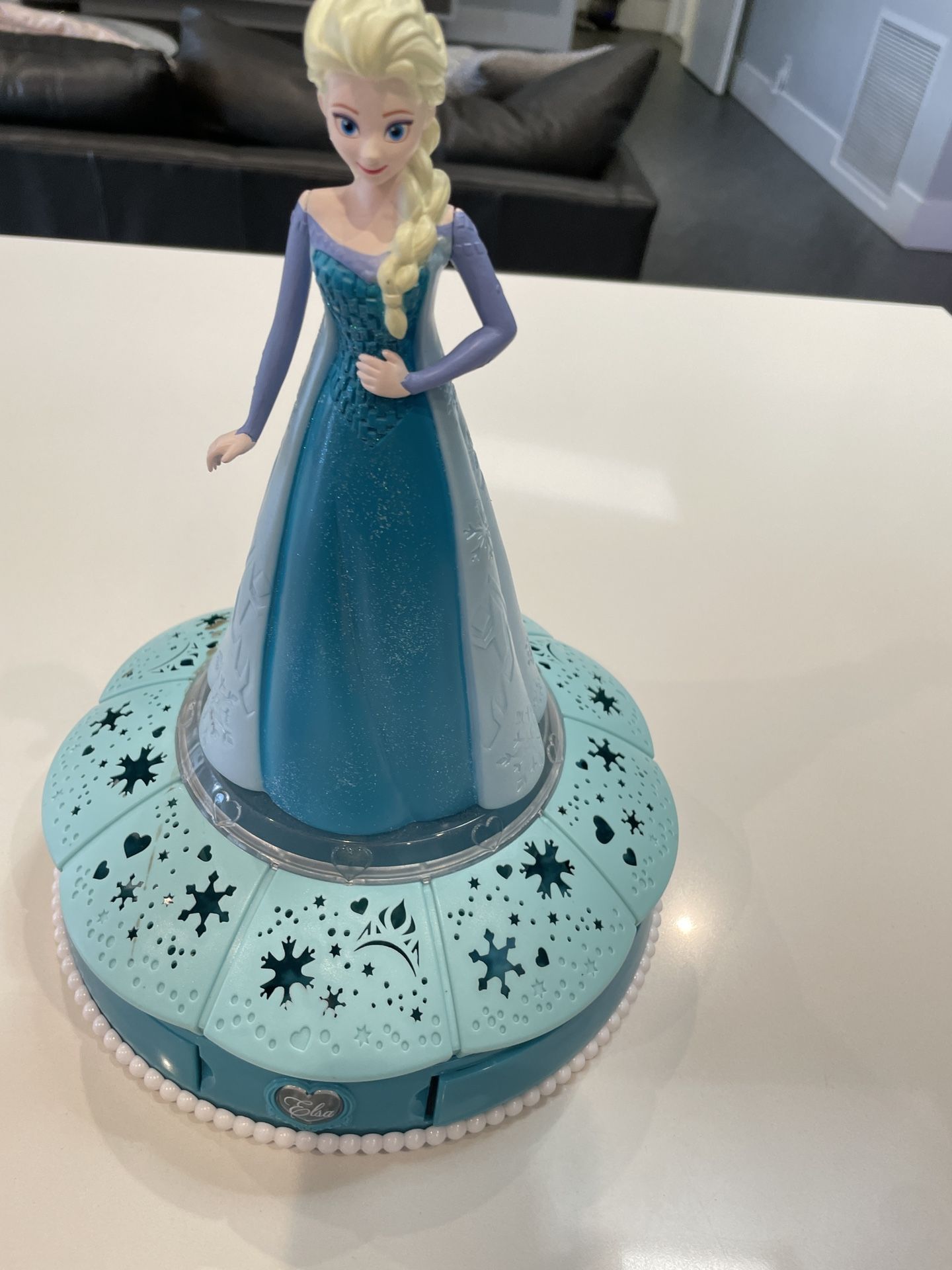 Elsa Light/storage