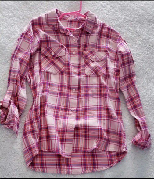 Girls Plaid Shirt• Size L(10/12)• Great Condition• $8firm